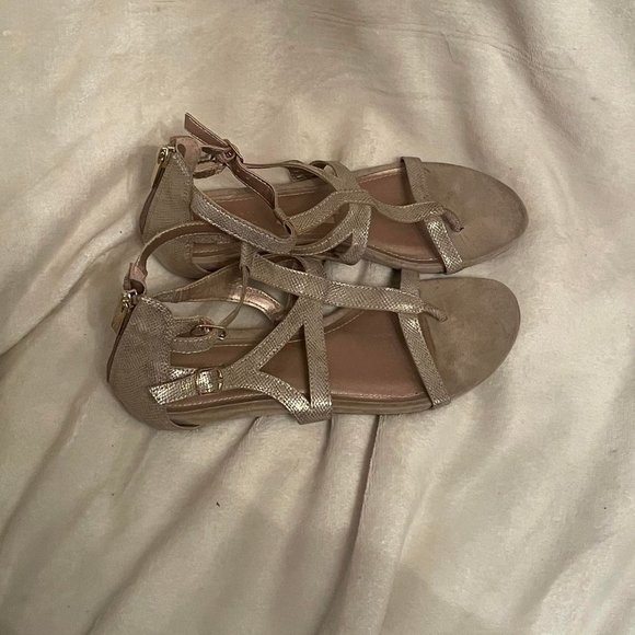 EUC Reaction Kenneth Cole Gold Metallic Gladiator Sandals Size 7 - Picture 2 of 6